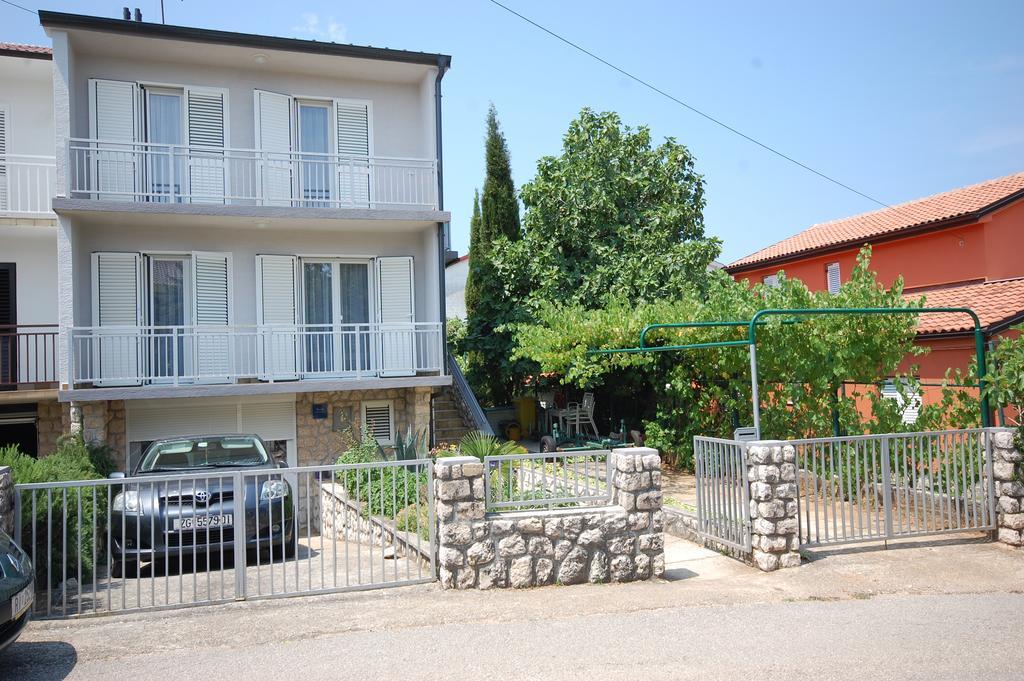 Apartments Jakobi By El-Pi Tours Njivice Exterior photo